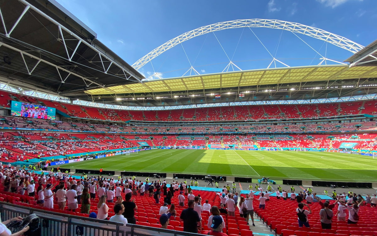 Wembley stadium filling up with fans